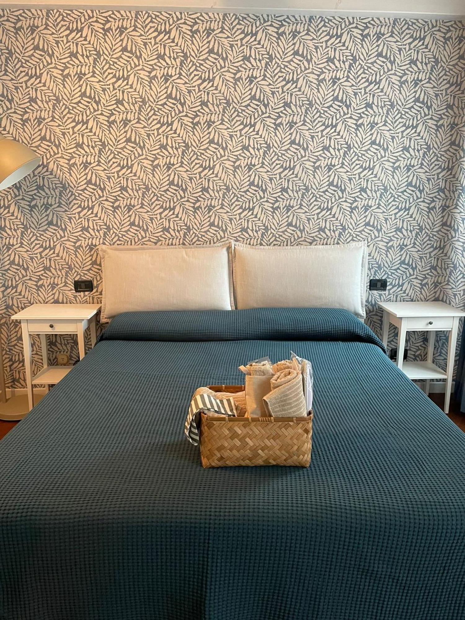 Amelie Apartment Desenzano del Garda Esterno foto